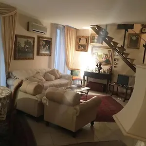 The Trip House - Between The Center And The Sea - Free Wifi And Jacuzzi , Aeroporto di Catania Fontana Rossa Italia
