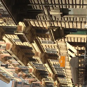 Casa Colosseo , Roma Italia